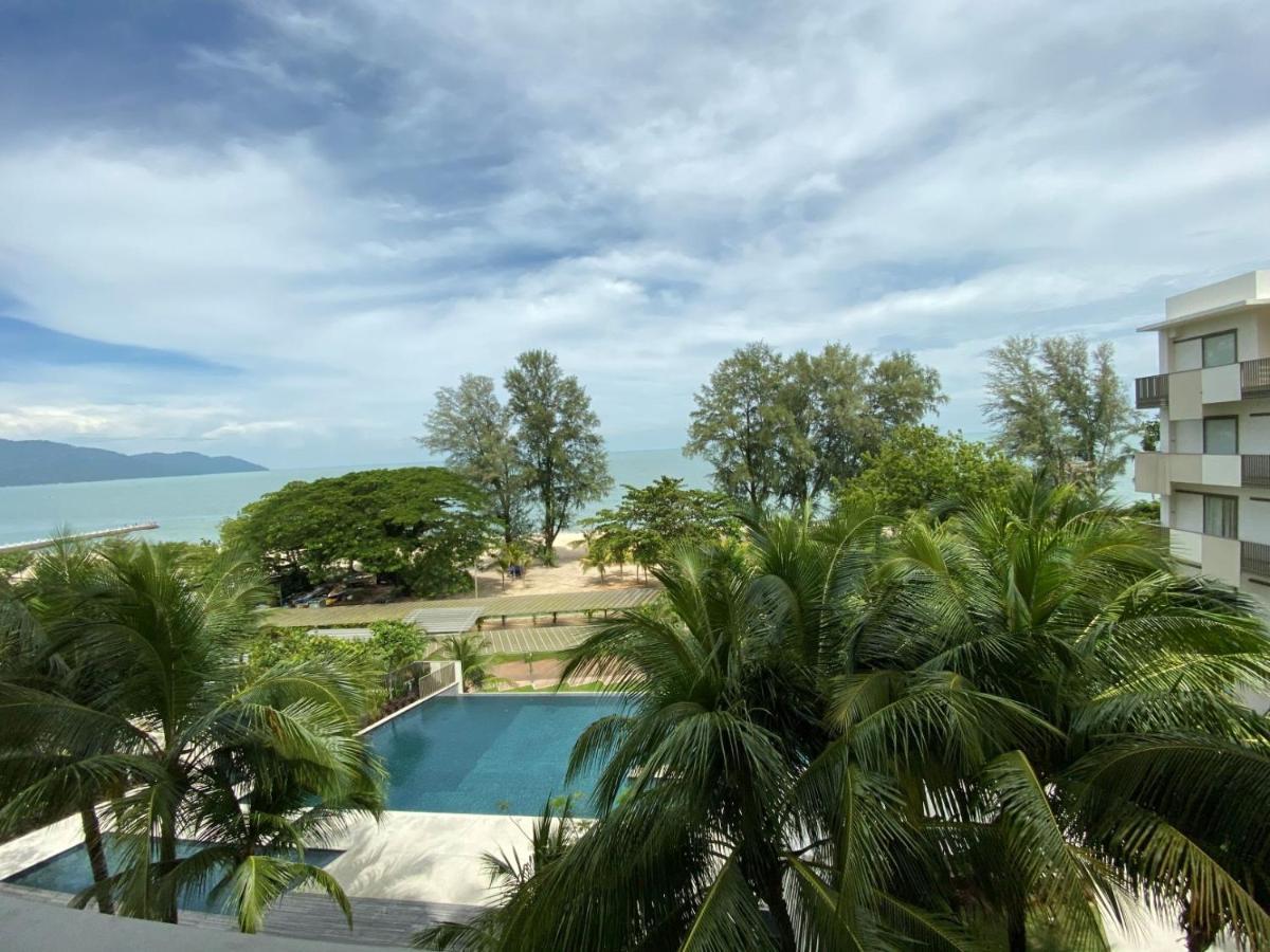 By The Sea@ Cozy Beachfront Home Batu Ferringhi Exterior foto