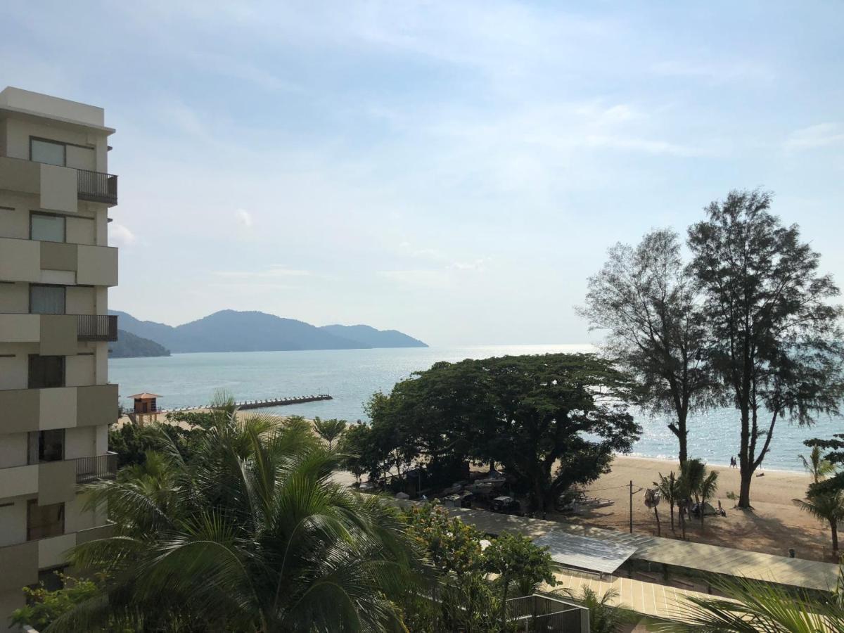 By The Sea@ Cozy Beachfront Home Batu Ferringhi Exterior foto